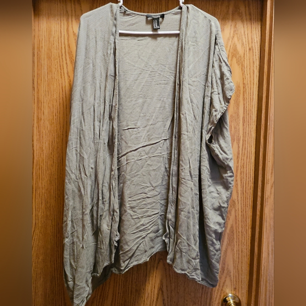 Lightweight layering top